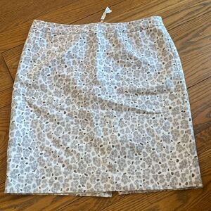 LOFT Leopard/ cheetah animal print, Silk Blend Pencil Skirt Size 10